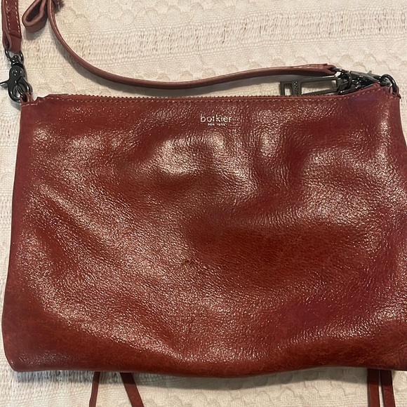 BOTKIER, NY TRIGGER Brown Leather CrossBody Bag with Studs & Fringes. - Picture 3 of 10